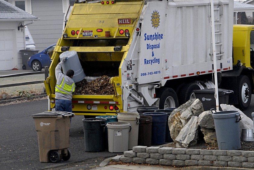 A Brief Overview of Side Loading Garbage Trucks