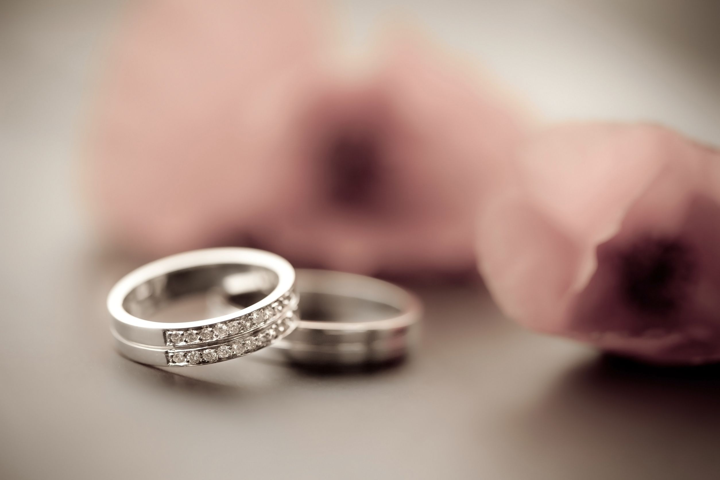 Choosing Engagement Rings in Milwaukee for the Unique Bride
